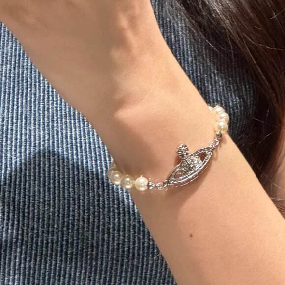 Vivienne Westwood Mini Bas Relief Pearl Bracelet - Picture 4 of 4